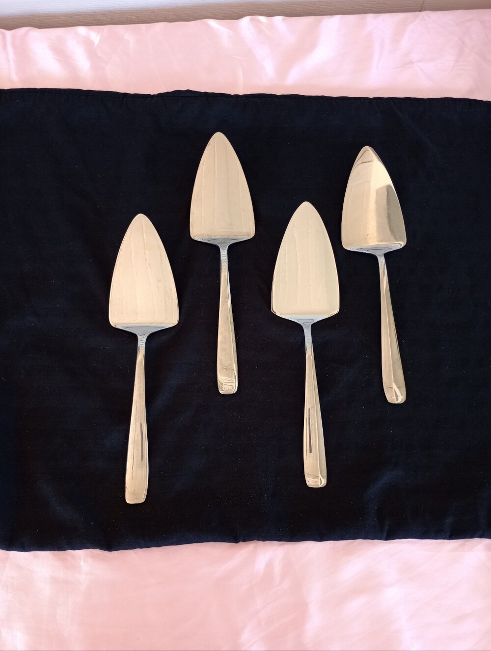 Cambridge Silversmiths Pie Server set of 4